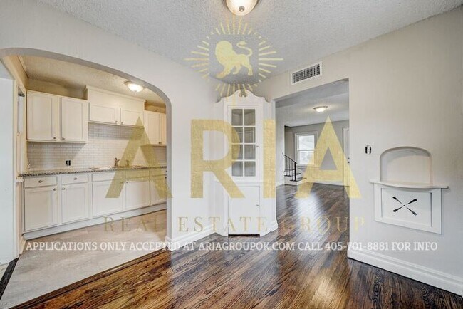 Building Photo - Shepherd District Beautiful 2 Bed/1 Bath D...