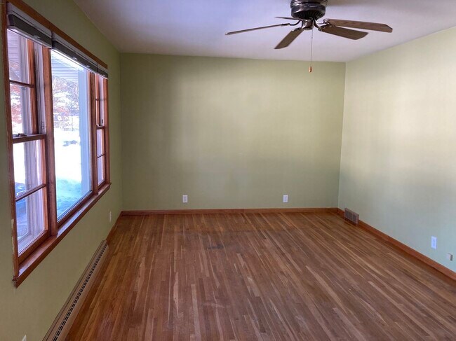 Building Photo - 4051 Kennedy Dr