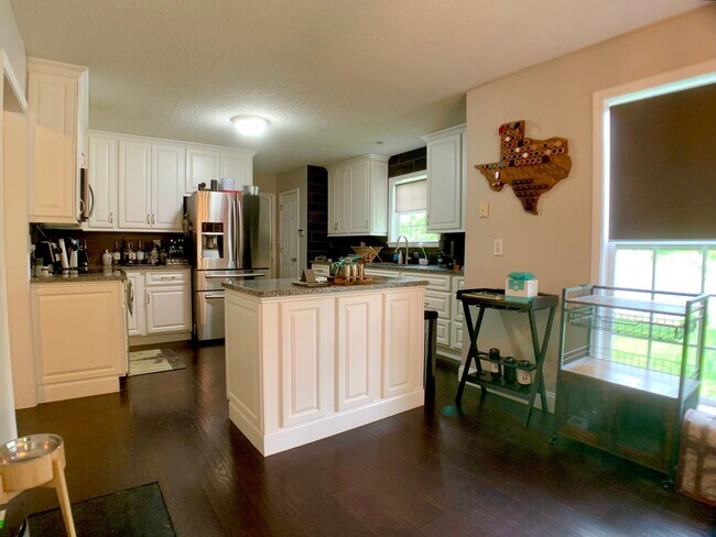 Building Photo - 4069 Challis Dr