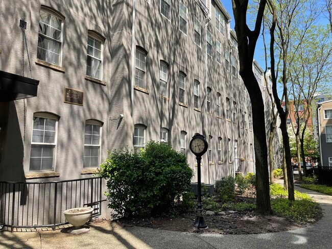 Foto del edificio - 1034 Clinton St