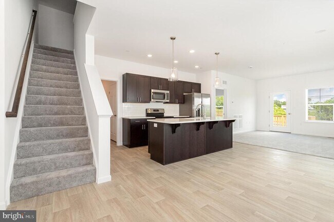 Building Photo - 7870 OAK Brk