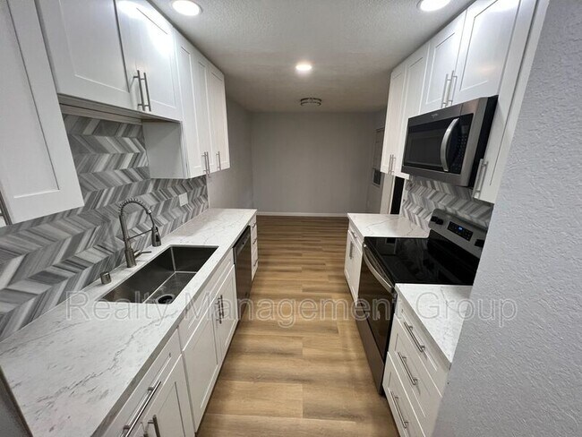 Foto del edificio - 1013 S Sunshine Ave