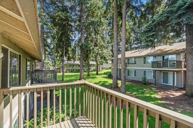 Apartamento estándar de 2 habitaciones y 1 baño, 885 pies cuadrados - Meridian Firs Apartments