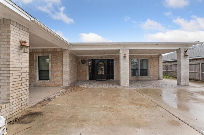 Foto del edificio - 14022 Greenville St