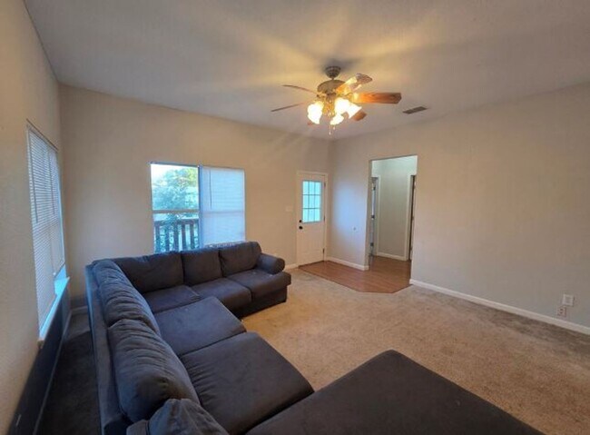 Foto del edificio - 801 Everett St