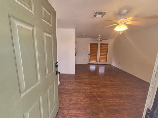 Foto del edificio - Charming 3 Bedroom 1.5 Bathroom home