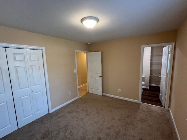 Foto del edificio - 4525 Greenfield Dr