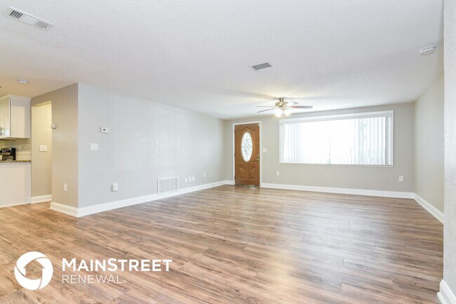 Foto del edificio - 7241 Fairfax Dr