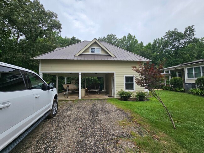 Building Photo - 1290 Tivoli Rd