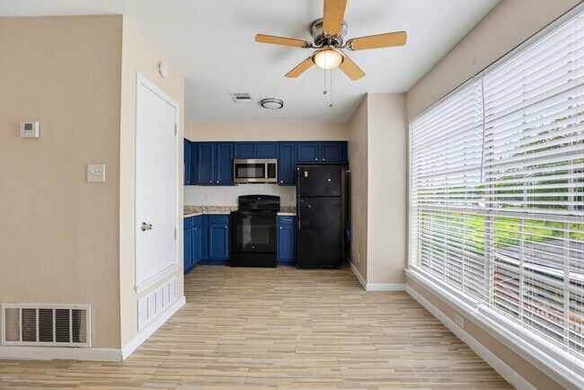 Building Photo - 10543 Starcrest Dr