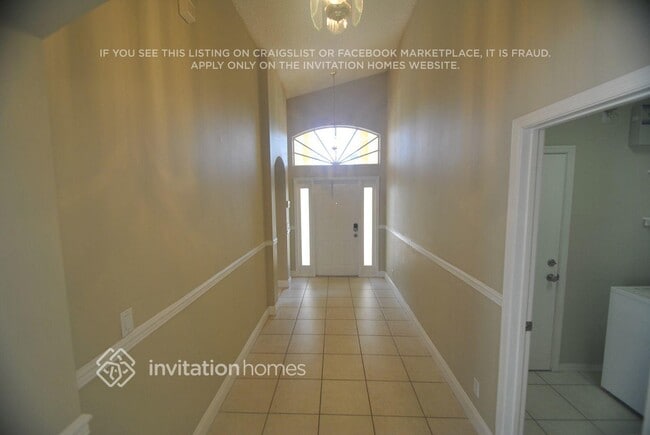 Building Photo - 9549 Lago Dr