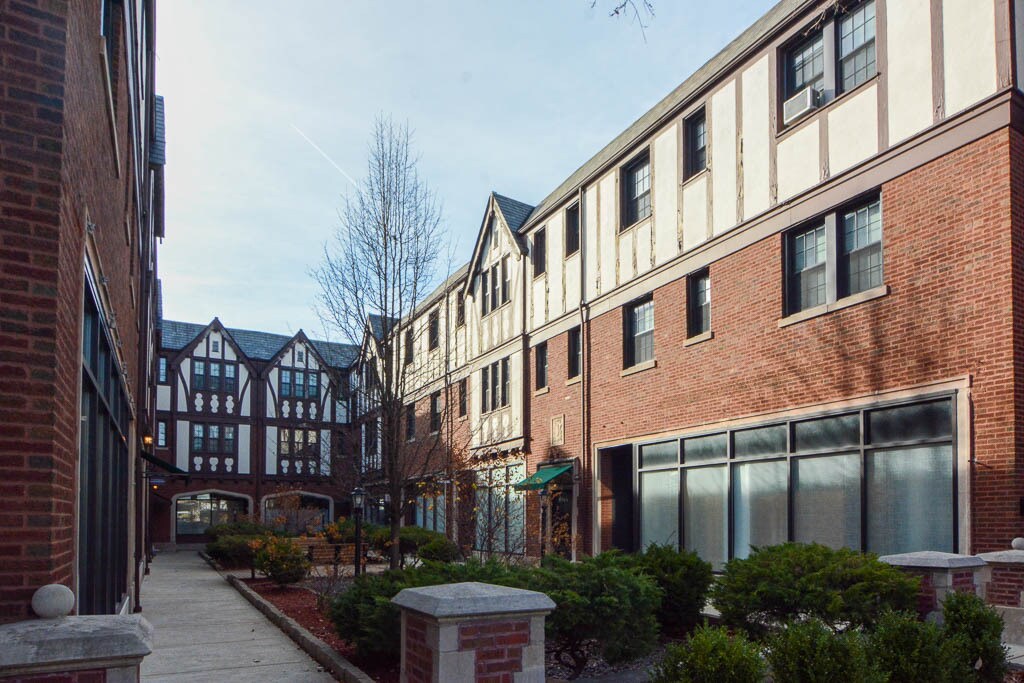 894 Green Bay Unit 21A, Northfield, IL 60093 Condo for Rent in