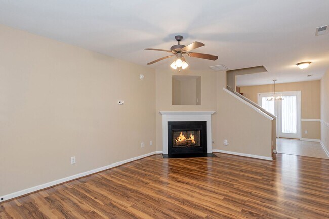 Building Photo - Gorgeous 3-Bedroom Townhouse in Fletcher