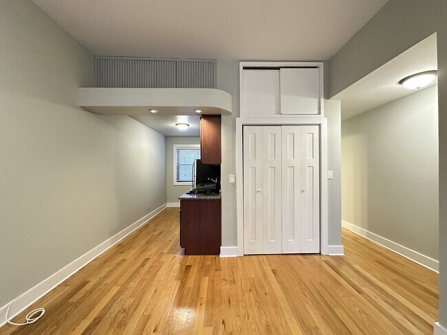 Foto del edificio - 1524 N Dearborn Pky