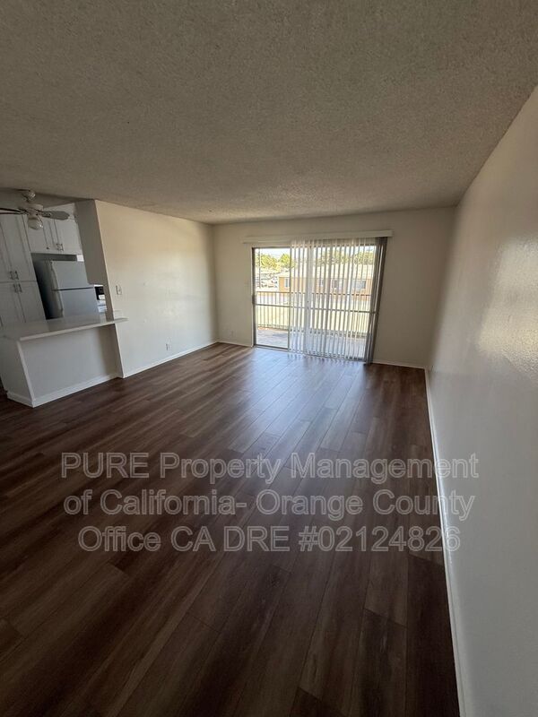 Building Photo - 400 N Acacia Ave