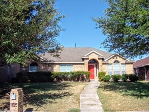 Building Photo - 1105 Essex Dr