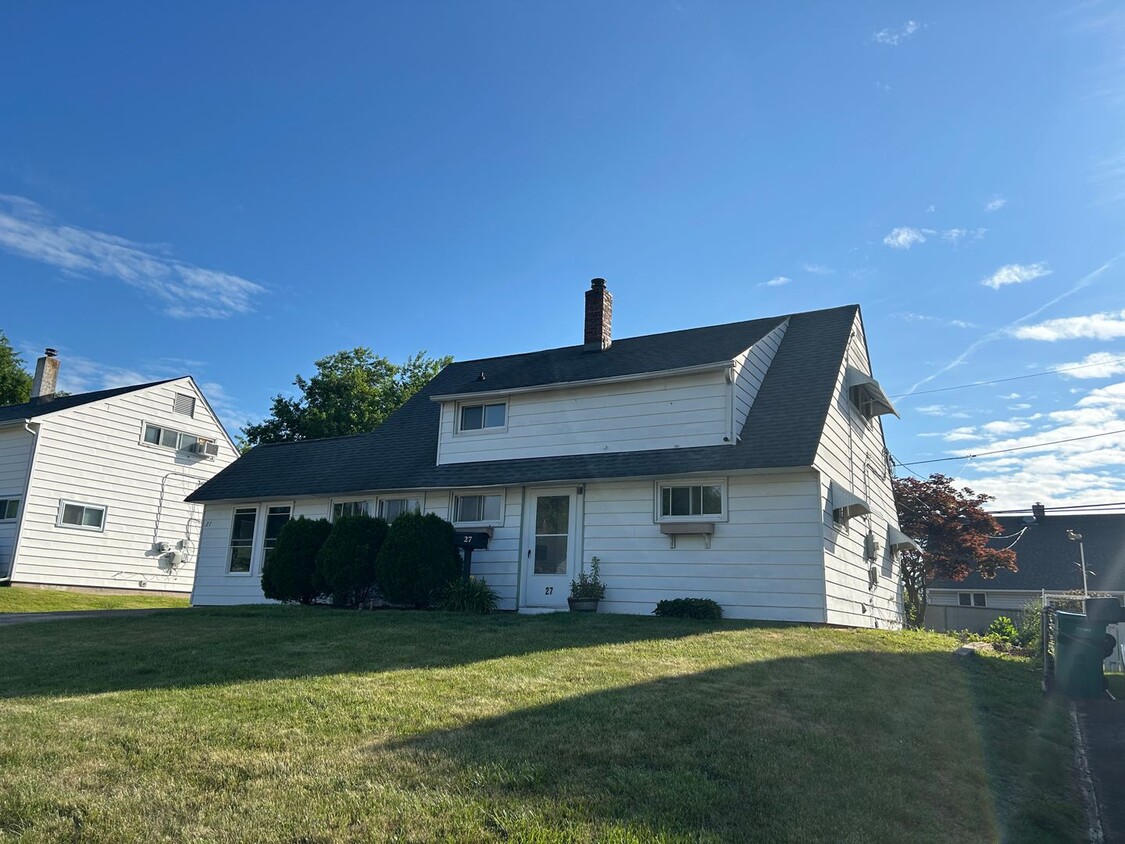 27 Wildflower Rd, Levittown, PA 19057 House Rental in Levittown, PA