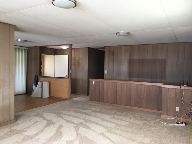 Building Photo - Aiea Heights - Upstairs unit of duplex - 3...