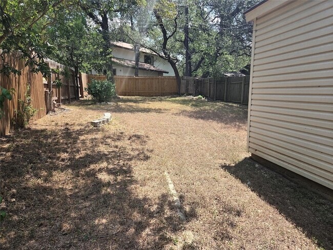 Building Photo - 8111 Baywood Dr