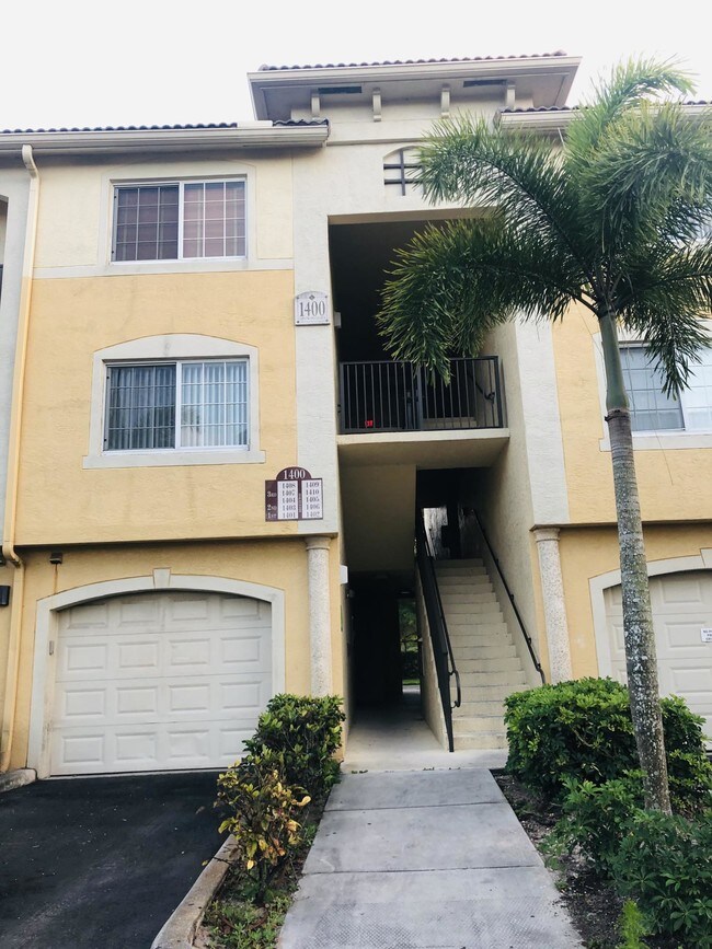 Foto del edificio - 1400  Crestwood Court 1404