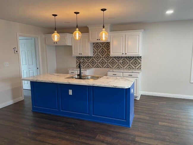 Building Photo - 1659 Hillcrest Dr