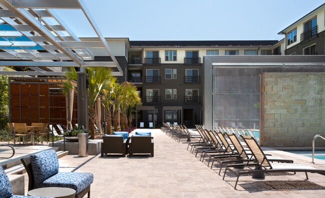 Building Photo - Parkway Studio Too Big For Even A Part