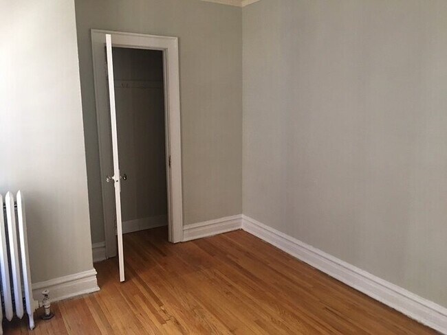Foto del edificio - 2436 W Rosemont Ave
