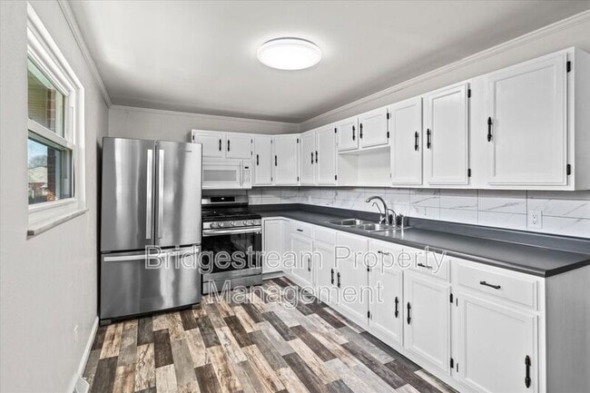 Building Photo - 317 Hypathia Ave