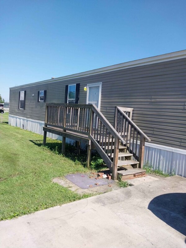 Primary Photo - 805 Topsy Rd