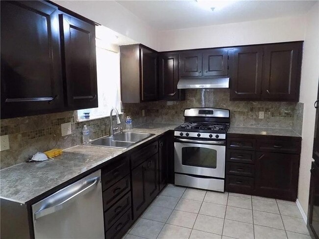 Building Photo - 8402 Leesburg Cir