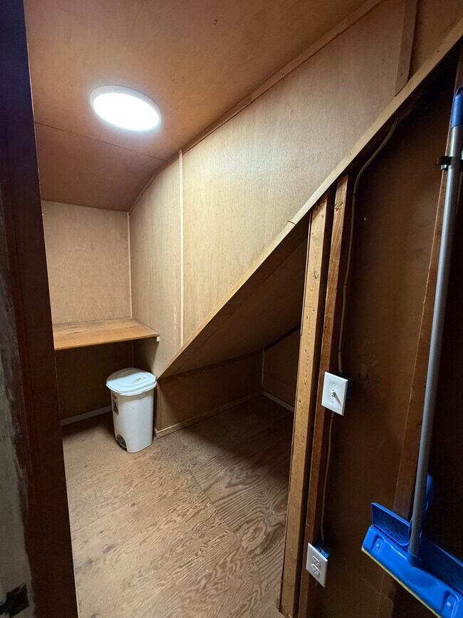 Storage room - 29 W 7th St