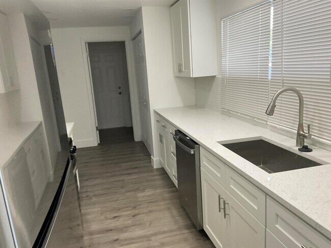 Foto del edificio - 5662 Parke Ave