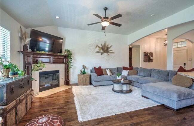 Foto del edificio - Prime Location! 3 bed/ 2 bath! Coming Soon!