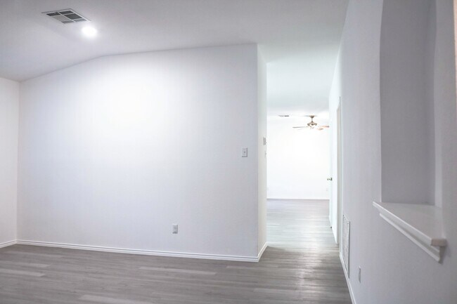 Building Photo - 17400 Bottle Springs Ln