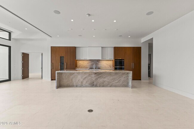 Foto del edificio - 6587 N Palmeraie Blvd