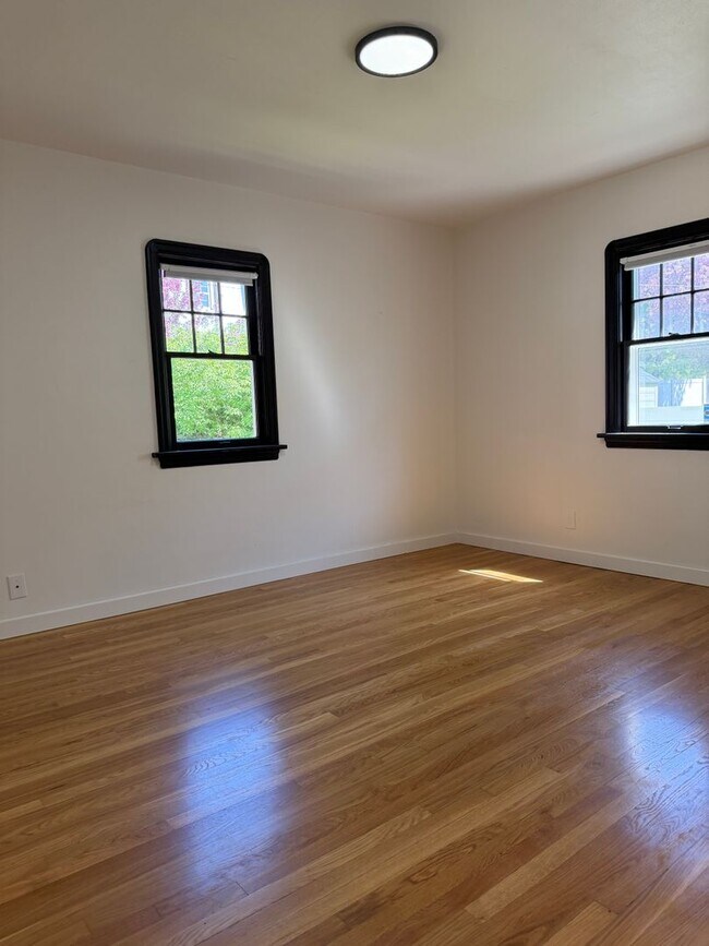 Foto del edificio - 5 Bedroom 3 Bathroom Southhill Home for Rent