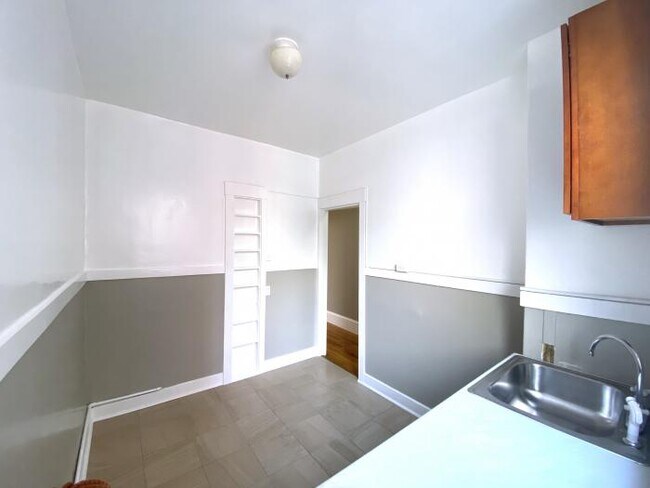 Building Photo - bedroom in San Francisco CA 94109
