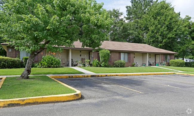 Building Photo - Dogwood Manor