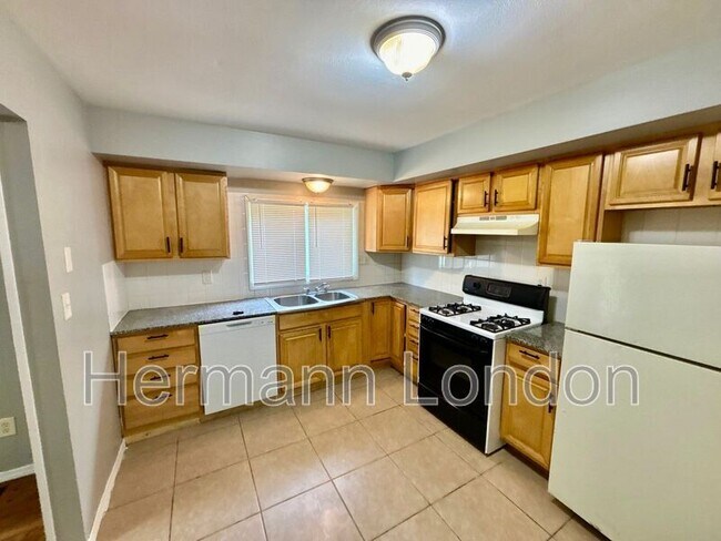 Building Photo - 617 Science Hill Dr