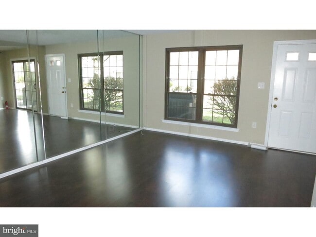 Building Photo - 90 Drewes Ct