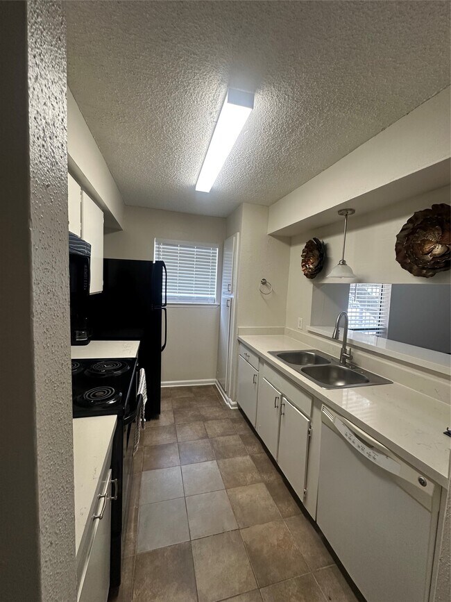 Foto del edificio - 6601 Sands Point Dr