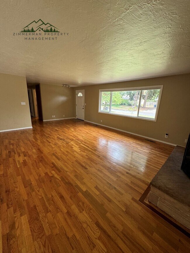Building Photo - Ferry Street Bridge 3 bedroom Home