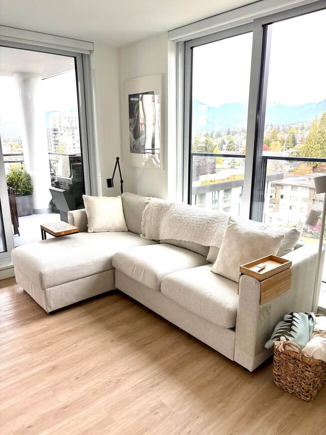 Building Photo - 252 15th St E