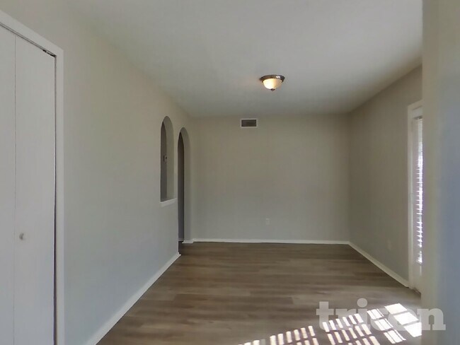 Foto del edificio - 5612 Cherilee Ln