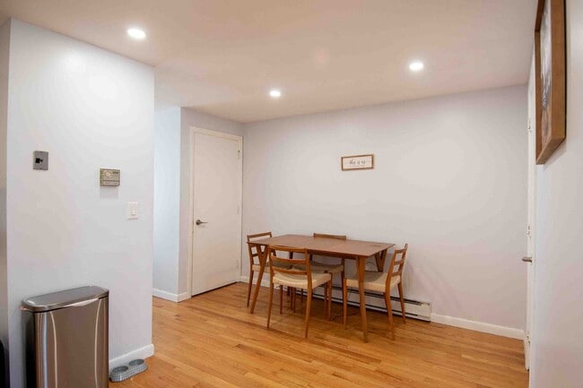 Foto del edificio - 2 Bedroom Condo Available August 1st