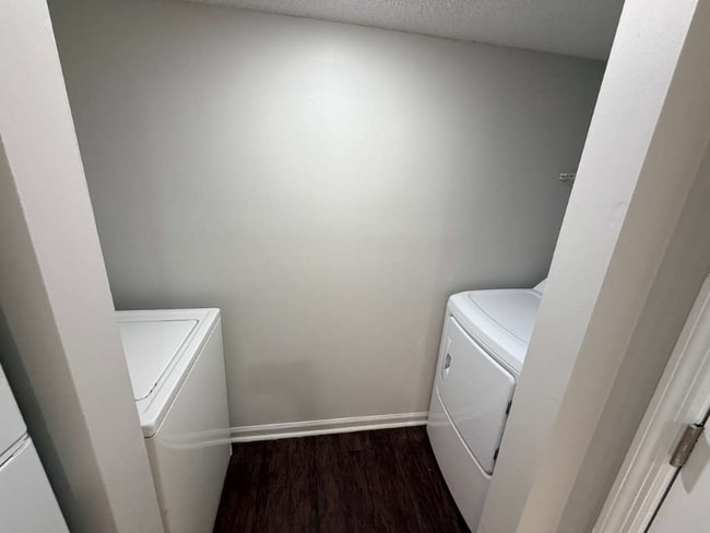 Building Photo - 2005 Greens Blvd