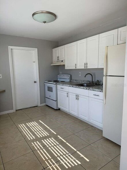 Building Photo - 5793 Oleander Dr