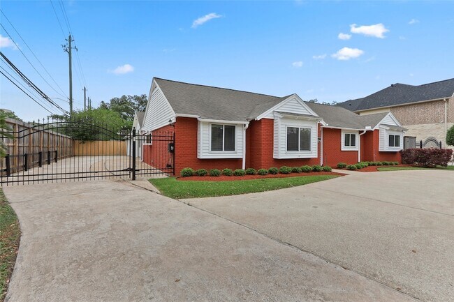 Foto del edificio - 12303 Barryknoll Ln