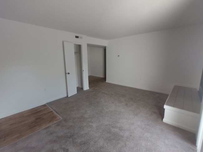 Foto del edificio - 600 Reusens Rd