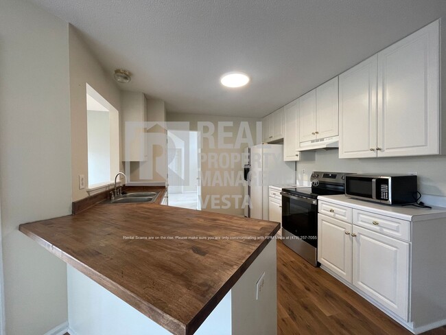 Building Photo - 425 Ashville Dr